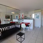 Superbe T2 Avec Terrasse Et Climatisation Face A La - Fr-1-472a-309 아파트 *