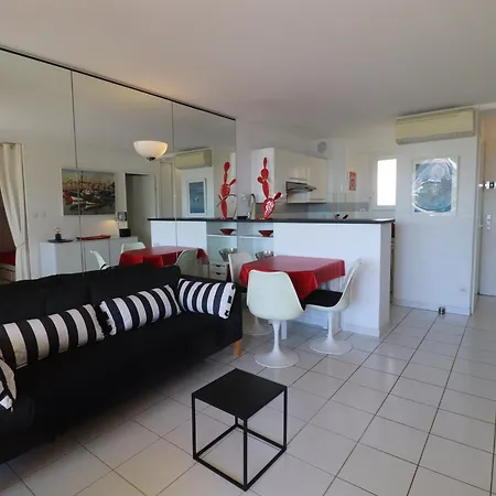Superbe T2 Avec Terrasse Et Climatisation Face A La - Fr-1-472a-309 شقة *