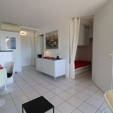 Superbe T2 Avec Terrasse Et Climatisation Face A La - Fr-1-472a-309 شقة